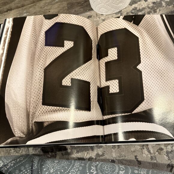 Chicago Bulls Portrait of an Era hardcover photo book‎ Michael Jordan 1998 - Picture 6 of 12